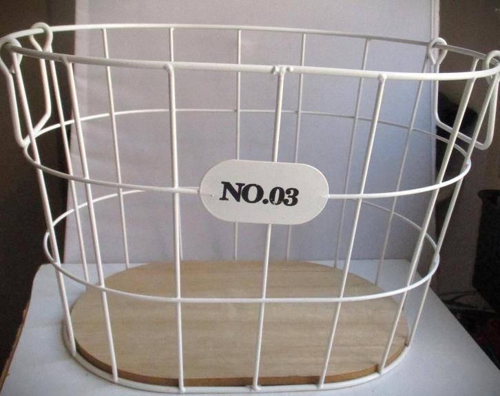 Mand~Metalen Korf~Opslag~Mandje van metaal~Wit~Planten oid, Huis en Inrichting, Woonaccessoires | Schalen en Manden, Zo goed als nieuw