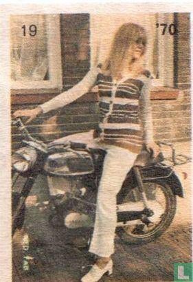 luciferetiket Attema - Mode '70 nr. 19, Ophalen of Verzenden, Zo goed als nieuw, Luciferdoosjes of -merken