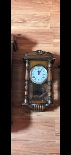 Oude Wandklok - Decoratief erfstuk, Antiek en Kunst, Ophalen