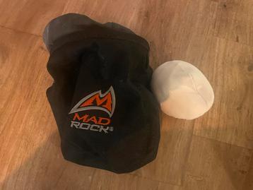 Krijtzak met bal / chalkbag met chalkbomb beschikbaar voor biedingen