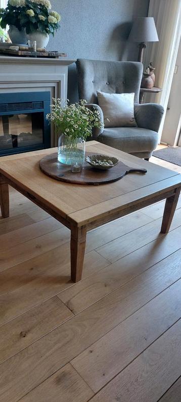Mooie eikenhouten salontafel  beschikbaar voor biedingen