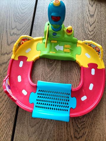 Vtech Toet Toet Auto Racebaan beschikbaar voor biedingen