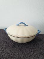 Grindley "Lilac" Blue & Cream Petal dekschaal 24,5 cm, Antiek en Kunst, Antiek | Schalen, Ophalen of Verzenden