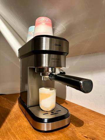 Gloednieuwe espressomachine in originele verpakking beschikbaar voor biedingen