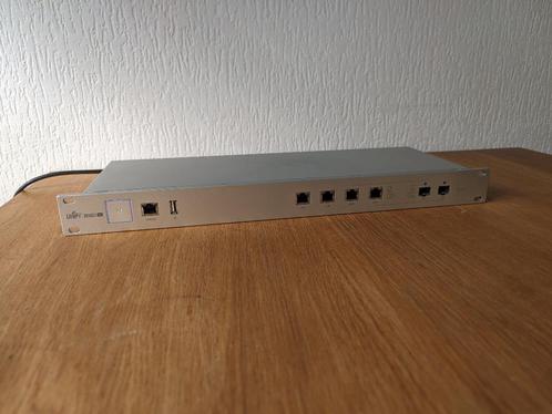 UniFi Security Gateway Pro USG-PRO-4, Computers en Software, Routers en Modems, Gebruikt, Router, Ophalen