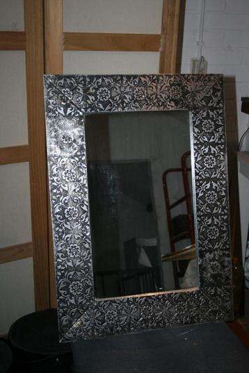865  Zilverkleurige spiegel 70 cm x 50 cm  beschikbaar voor biedingen