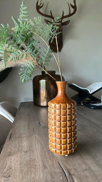 Vintage keramieken vaas – retro roestbruin met reliëfpatroon beschikbaar voor biedingen