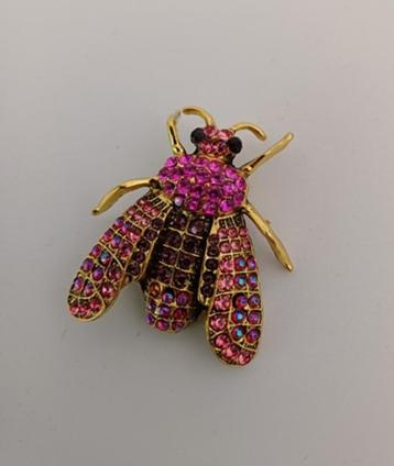 Goudkleurige broche vlieg roze steentjes beschikbaar voor biedingen