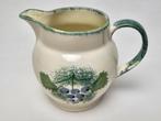 # Poole Pottery england melk kan. Hand painted, Huis en Inrichting, Keuken | Servies, Ophalen of Verzenden, Gebruikt, Aardewerk