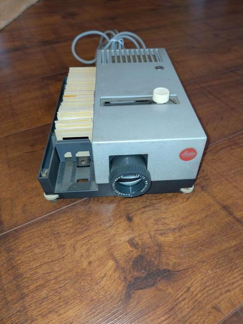 Leitz diaprojector met sledes., Audio, Tv en Foto, Diaprojectors, Gebruikt, Ophalen