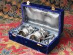 Stel mooie oude silverplate bekers uit Engeland in kistje.