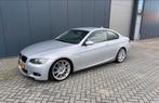 BMW 3-Serie 2.5 I 325 Coupe AUT 2006 Grijs, Auto's, BMW, Automaat, 745 kg, Achterwielaandrijving, Zwart