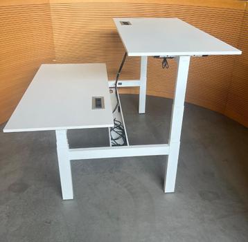 Ahrend Zit-sta duo bureau met kabelgoot en stopcontact, 20st beschikbaar voor biedingen