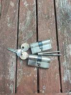2x Cilinderslot met 3 sleutels, Ophalen of Verzenden, Gebruikt, IJzer, Slot