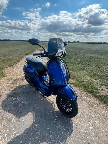 Vespa Sprint Custom Full Option beschikbaar voor biedingen
