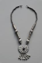 ketting met mooie hanger en kleine belletjes zilverkleurig, Ophalen of Verzenden, Zo goed als nieuw, Zilver, Overige materialen