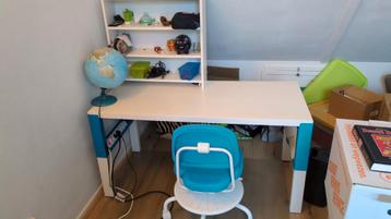 Gratis! Bureau met opbergruimte