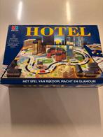 MB Hotel Bordspel - Rijkdom, Macht & Glamour!, Hobby en Vrije tijd, Gezelschapsspellen | Bordspellen, Drie of vier spelers, Ophalen of Verzenden