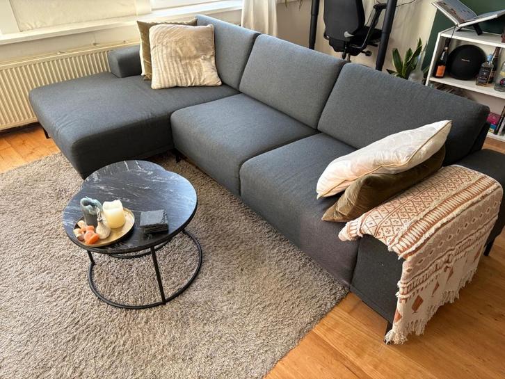 Home Espen - Strakke antraciete hoekbank, Huis en Inrichting, Banken | Complete zithoeken, Zo goed als nieuw, Ophalen