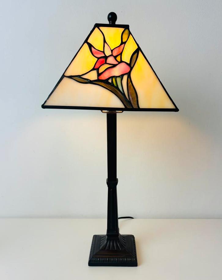 Art deco Tiffany stijl tafellamp, Huis en Inrichting, Lampen | Tafellampen, Minder dan 50 cm, Glas, Ophalen of Verzenden