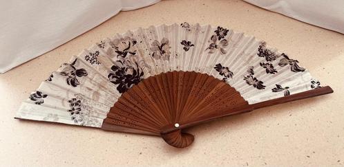 Drie prachtige Chinese hand waaiers - topconditie, Verzamelen, Overige Verzamelen, Zo goed als nieuw, Ophalen of Verzenden