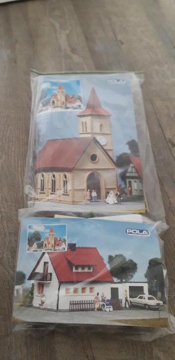 Pola kerk en huis beschikbaar voor biedingen