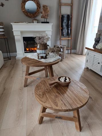 Robuuste vintage salontafeltjes nieuw teakhout beschikbaar voor biedingen