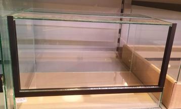 Diverse terrariums  beschikbaar voor biedingen