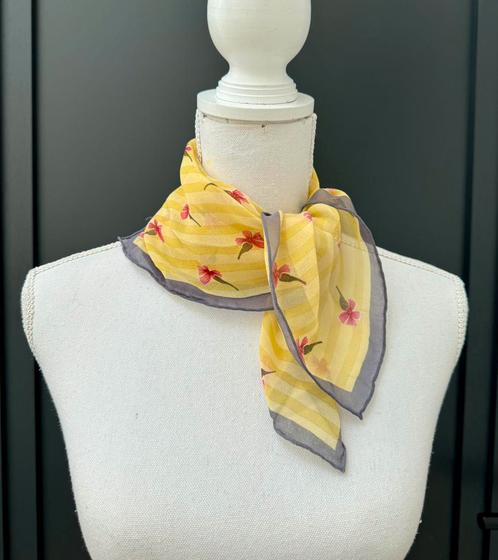 Vintage 100% pure zijden sjaaltje, Kleding | Dames, Mutsen, Sjaals en Handschoenen, Zo goed als nieuw, Sjaal, Ophalen of Verzenden