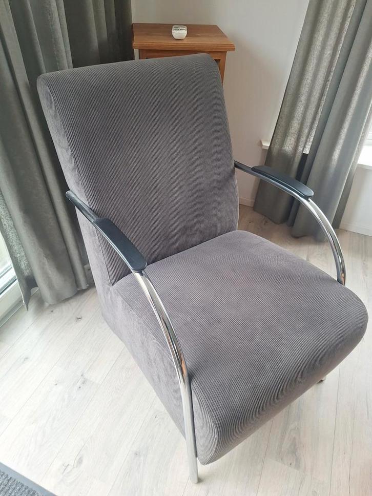 2 Leuke Bruine Ribstof Stoelen, Huis en Inrichting, Fauteuils, Gebruikt, Metaal, Stof, 50 tot 75 cm, Minder dan 75 cm, Ophalen