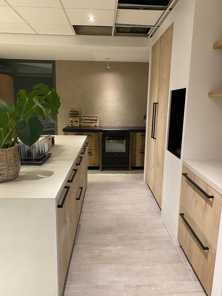 Houten keukens op maat - MASSIEF EIKEN, Huis en Inrichting, Keuken | Complete keukens, Nieuw, Hoekkeuken, Bruin, Graniet of Steen