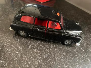 Nieuwe Britse taxi met doos beschikbaar voor biedingen