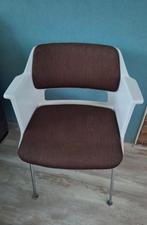 Vibtage Gispen kuipstoel 2215, Huis en Inrichting, Stoelen, Ophalen, Kunststof, Gebruikt, Bruin