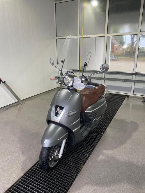 Peugeot Django scooter, 2020, zeer goede staat, Fietsen en Brommers, Snorfietsen en Snorscooters, Zo goed als nieuw, Peugeot, Benzine