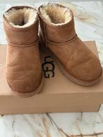 UGG Classic Mini II Jr. - Chestnut maat 30, Ophalen of Verzenden, Gebruikt, Jongetje of Meisje, Laarsjes