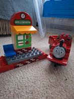 Duplo James van Thomas de trein met station, Kinderen en Baby's, Speelgoed | Thomas de Trein, Ophalen of Verzenden, Gebruikt