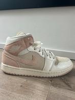 Nike Air Jordan - Nauwelijks Gedragen, Ophalen of Verzenden, Zo goed als nieuw, Beige, Sneakers of Gympen