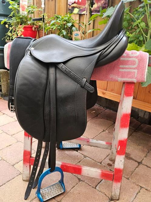 Te koop super mooie schleese advanced tango 17.5ich zadel, Dieren en Toebehoren, Paarden en Pony's | Zadels, Gebruikt, Dressuur