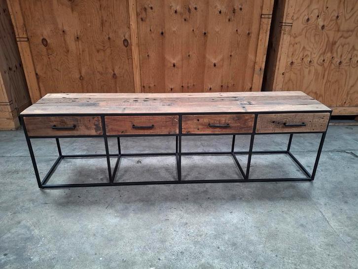 Houten dressoir met laden en stalen frame, Huis en Inrichting, Kasten | Dressoirs, Zo goed als nieuw, 150 tot 200 cm, 25 tot 50 cm