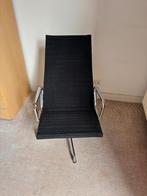Vintage Eames EA 124 fauteuil opnieuw bekleed, Huis en Inrichting, Ophalen, Gebruikt, 75 tot 100 cm, Metaal