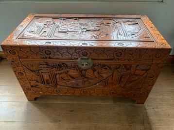 Vintage Chinese Kamforhouten Kist beschikbaar voor biedingen