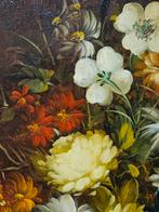 Stilleven met bloemen.Gesigneerd, Ophalen of Verzenden