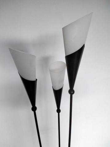 VLOERLAMP MET DRIE GLAZEN KAPJES  beschikbaar voor biedingen