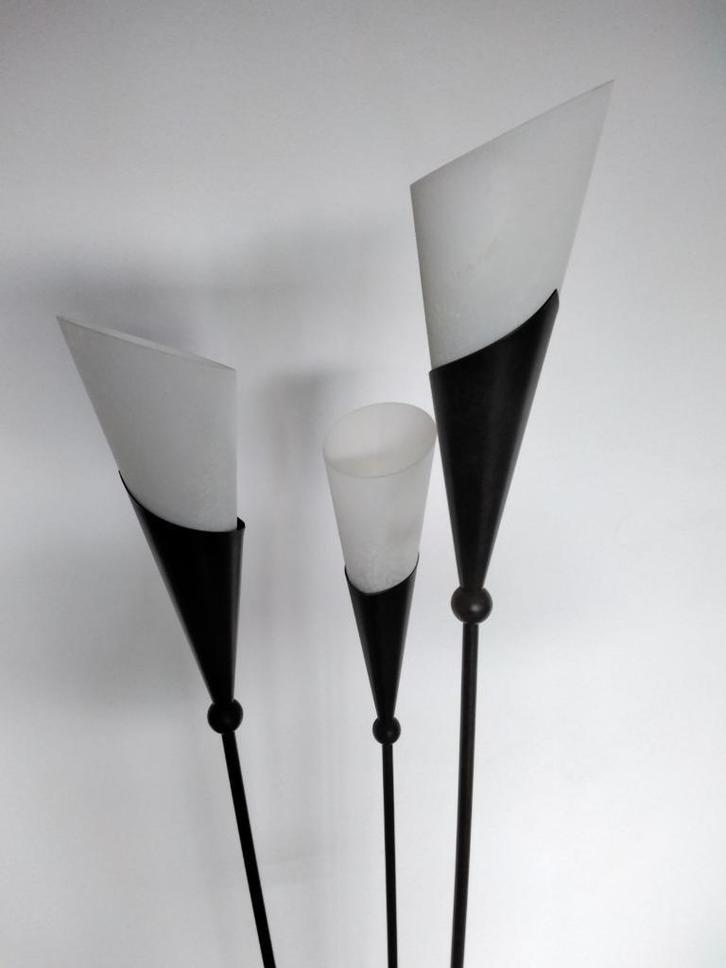VLOERLAMP MET DRIE GLAZEN KAPJES, Huis en Inrichting, Lampen | Vloerlampen, Gebruikt, 150 tot 200 cm, Glas, Metaal, Ophalen
