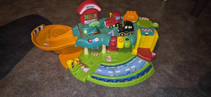 Vtech Toet Toet auto's Garage met takelwagen en gewone auto, Kinderen en Baby's, Speelgoed | Vtech, Zo goed als nieuw, 6 maanden tot 2 jaar