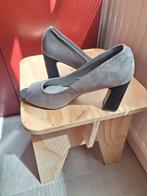 Mooie damesschoenen met hak, Kleding | Dames, Schoenen, Ophalen of Verzenden, Zo goed als nieuw, Grijs