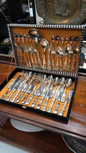 Prachtige oude bestekset compleet. Inox.  beschikbaar voor biedingen