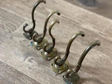 Vijf vintage wandhaken / kapstokhaken beschikbaar voor biedingen