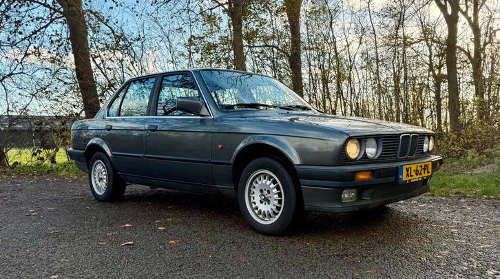 BMW 316i e30 sedan, Auto's, BMW, Particulier, 3-Serie, Benzine, Sedan, Handgeschakeld, Origineel Nederlands, Zilver of Grijs, Grijs