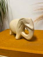 Mooi vintage massief Zeepsteen Olifant handgemaakt beeld, Ophalen of Verzenden, Zo goed als nieuw, Dier